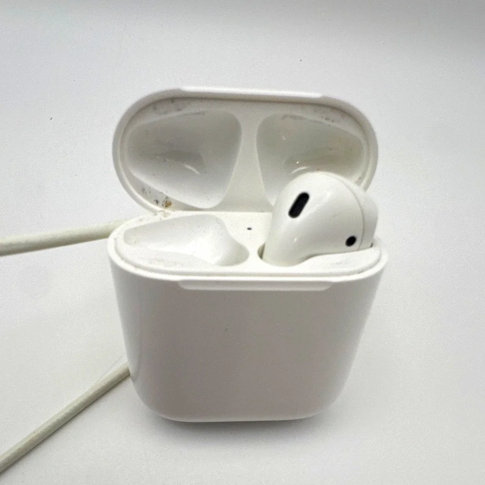 Apple AirPods 1st Gen Right Earbud & Charging Case Original Apple